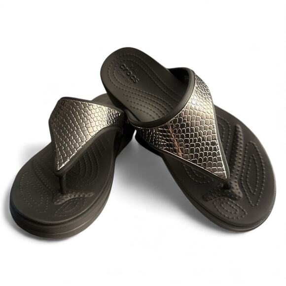 Crocs Monterey Hammered Metallic Wedge Sandals Black Silver 206308 Womens 7 - Picture 4 of 8